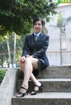 台阶上的丝袜小美女，总能让人心动[<font color=red>44P</font>]