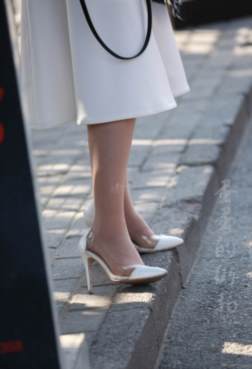 不管走到哪里， 都是耀眼的一双丝高美佳人[<font color=red>16P</font>]