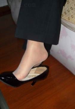 制服长裤丝袜美足特写高跟[<font color=red>16P</font>]