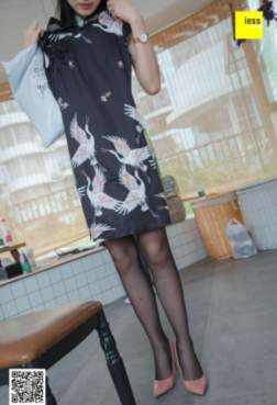 IESS 刚买的旗袍配上黑丝好看吗？[<font color=red>34P</font>]