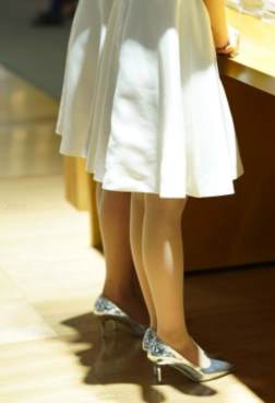 制服短裙薄丝美高，两个小姐姐呢[<font color=red>18P</font>]