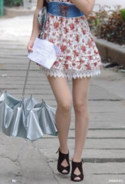 带着个爱穿丝袜秀美腿的小女朋友上街，是什么感受？[<font color=red>13P</font>]