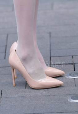 街上正在走路的小姐姐很漂亮[<font color=red>20P</font>]