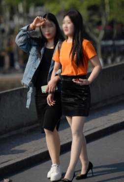 美女穿上高跟鞋[<font color=red>5P</font>]