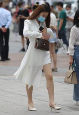 轻熟美女穿了也别有风味[<font color=red>7P</font>]