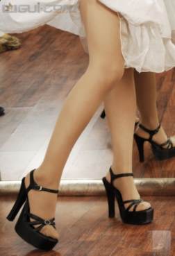 丽柜高丝佳人，丝袜美腿[<font color=red>31P</font>]