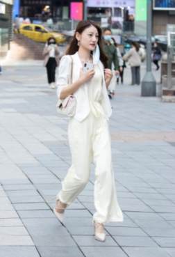 美女穿搭高跟鞋
