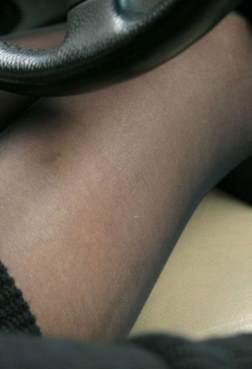 驾驶室的黑丝美足高跟秀[<font color=red>12P</font>]