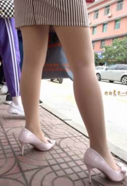 请问你要不要一起陪她去等车[<font color=red>19P</font>]