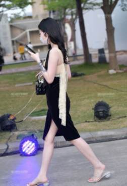 【美】小可爱出门！怪吓人[<font color=red>6P</font>]