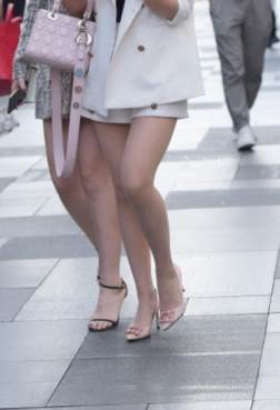 端庄气质的穿搭与高跟鞋[<font color=red>17P</font>]