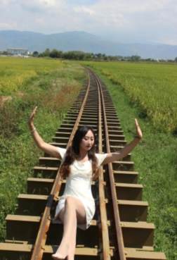 笑的开开心心的[<font color=red>5P</font>]