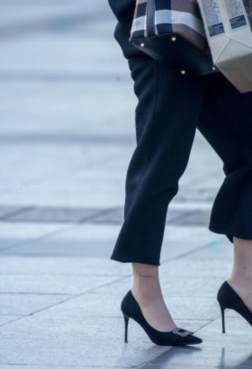 裤里丝美少女，行走在街上的风景线[<font color=red>14P</font>]