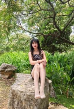 妹子姿势有点豪迈[<font color=red>5P</font>]