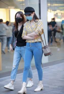 美女搭配细跟鞋