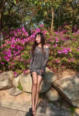 长发黑丝[<font color=red>5P</font>]