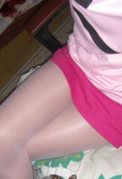 居家少妇超薄美丝，纹理清晰可见[<font color=red>6P</font>]