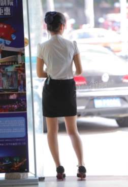 女生搭配高跟鞋就是迷人[<font color=red>24P</font>]