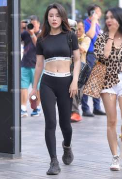 散发出青春与高雅的气息