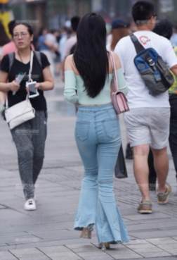 美女穿搭高跟鞋