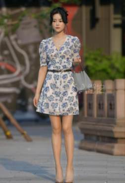 气质上乘的短裙丝袜美腿少女[<font color=red>6P</font>]