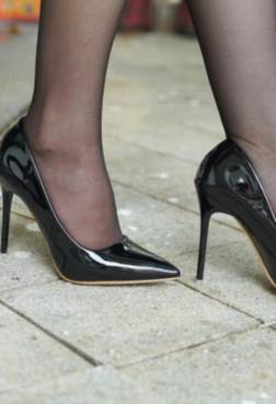 一双细跟鞋[<font color=red>58P</font>]