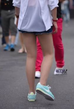 运动鞋配丝袜[<font color=red>3P</font>]