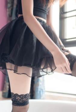 一双优雅的细跟鞋[<font color=red>40P</font>]