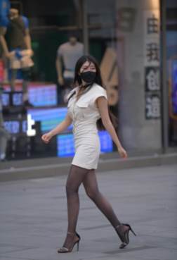 丝袜穿搭高跟鞋[<font color=red>27P</font>]