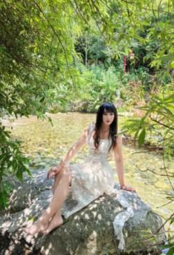 长发长腿丝袜美女[<font color=red>5P</font>]