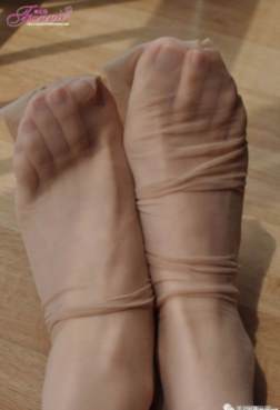 唯美的丝足特写，闻闻丝香20P[<font color=red>20P</font>]