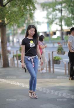 只要妹子够漂亮怎么穿都好看