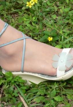 独秀一丝 心旷神怡啊[<font color=red>10P</font>]