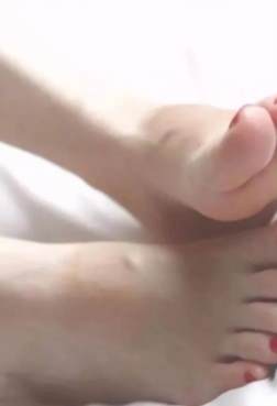 粉嫩玉足,指甲油也很漂亮[<font color=red>19P</font>]