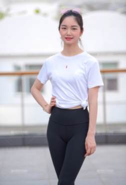 严厉教师与甜美学生