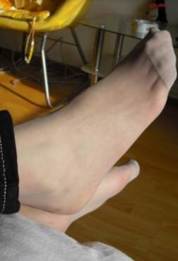 居家的短丝，漂亮的小可爱[<font color=red>21P</font>]