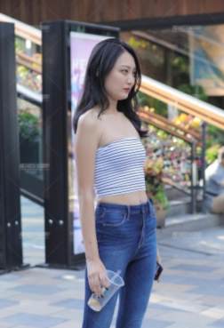 展现出美女浪漫的气息