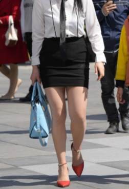 气质已到位，美腿只是加分项[<font color=red>13P</font>]