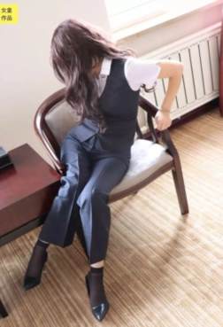 银行职员的工作服配高丝别具一番品味[<font color=red>9P</font>]