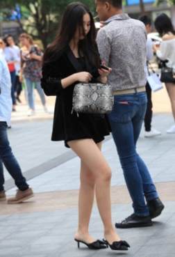 街上白皙唯美的凉拖玉足[<font color=red>10P</font>]