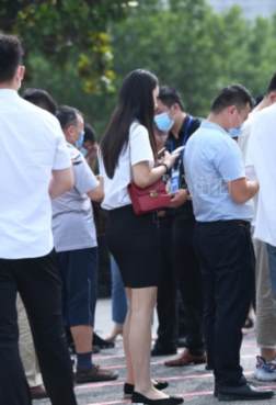 夏天时尚穿搭[<font color=red>14P</font>]