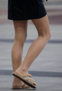 街拍系列行走中的肉丝凉拖，美不美？[<font color=red>16P</font>]
