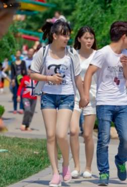 穿出高挑的身材[<font color=red>9P</font>]