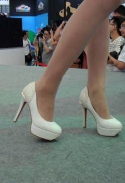 你的眼光落在了哪个人身上？[<font color=red>9P</font>]