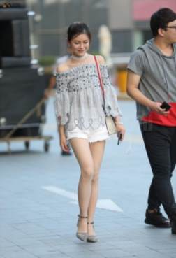 快乐的梦想[<font color=red>22P</font>]