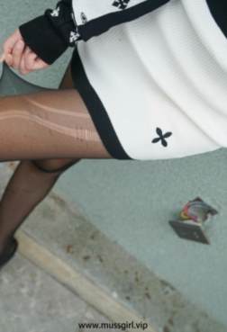 漂亮的高跟鞋[<font color=red>35P</font>]