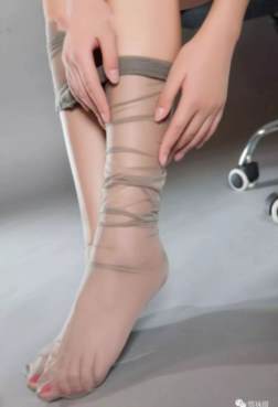 美足套丝，穿起来！[<font color=red>8P</font>]