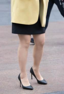 逛街的高姐妹边走边聊？[<font color=red>13P</font>]