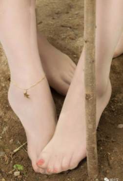 你干嘛要踩我的腳17P[<font color=red>17P</font>]