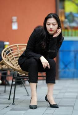 出街的时候走到哪里都是焦点